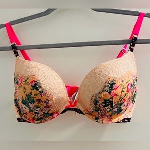 Victoria’s Secret Push Up Bra in Excellent Condition